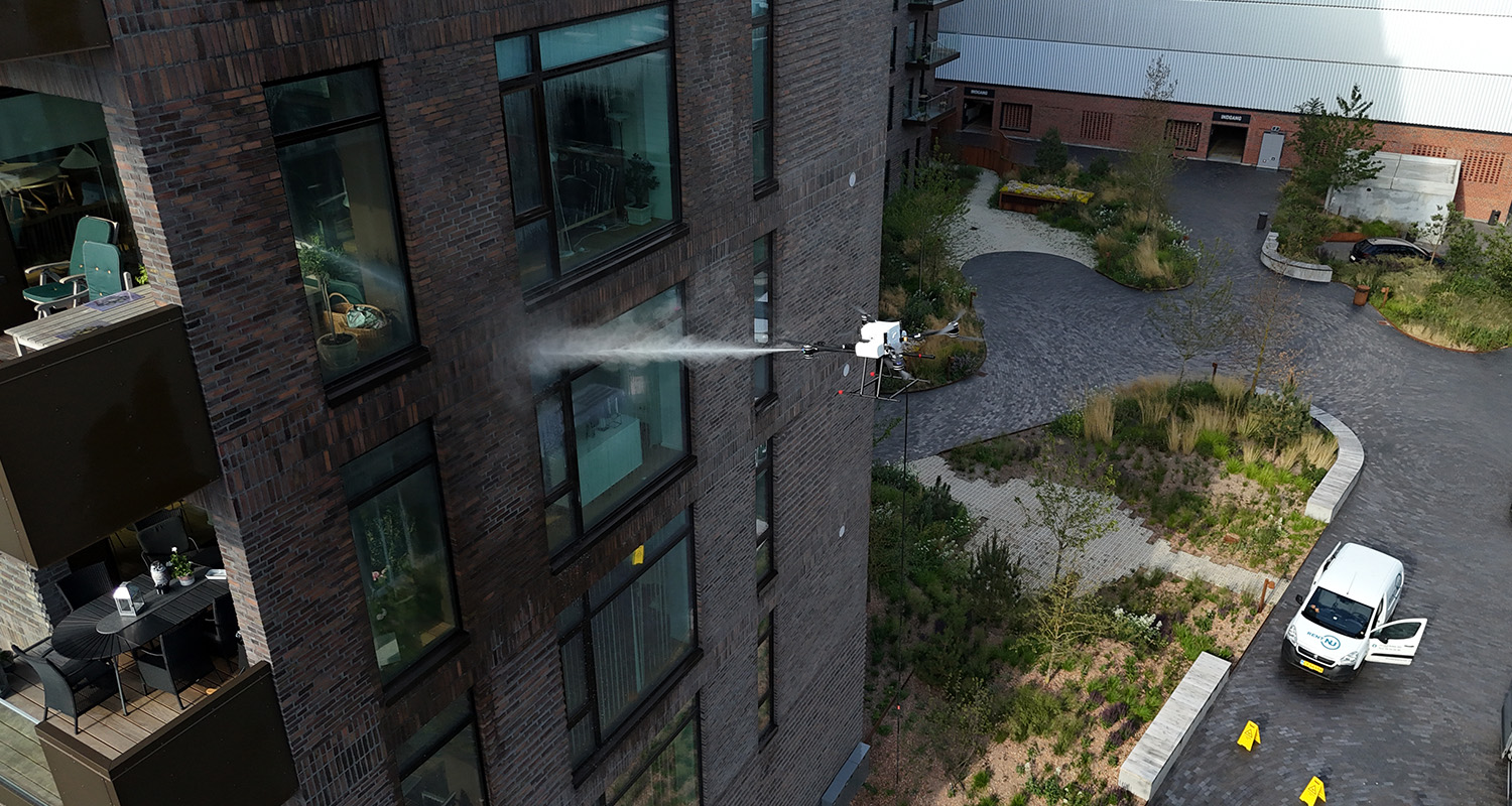 High-DRA drone renser murstensfacade i Aalborg